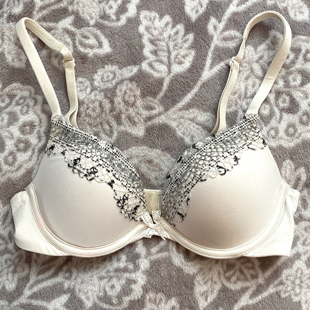 Victoria Secret 32B bra